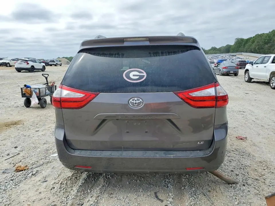 2016 TOYOTA SIENNA LE  