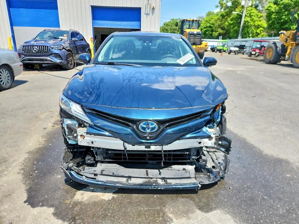 2020 TOYOTA CAMRY XLE  