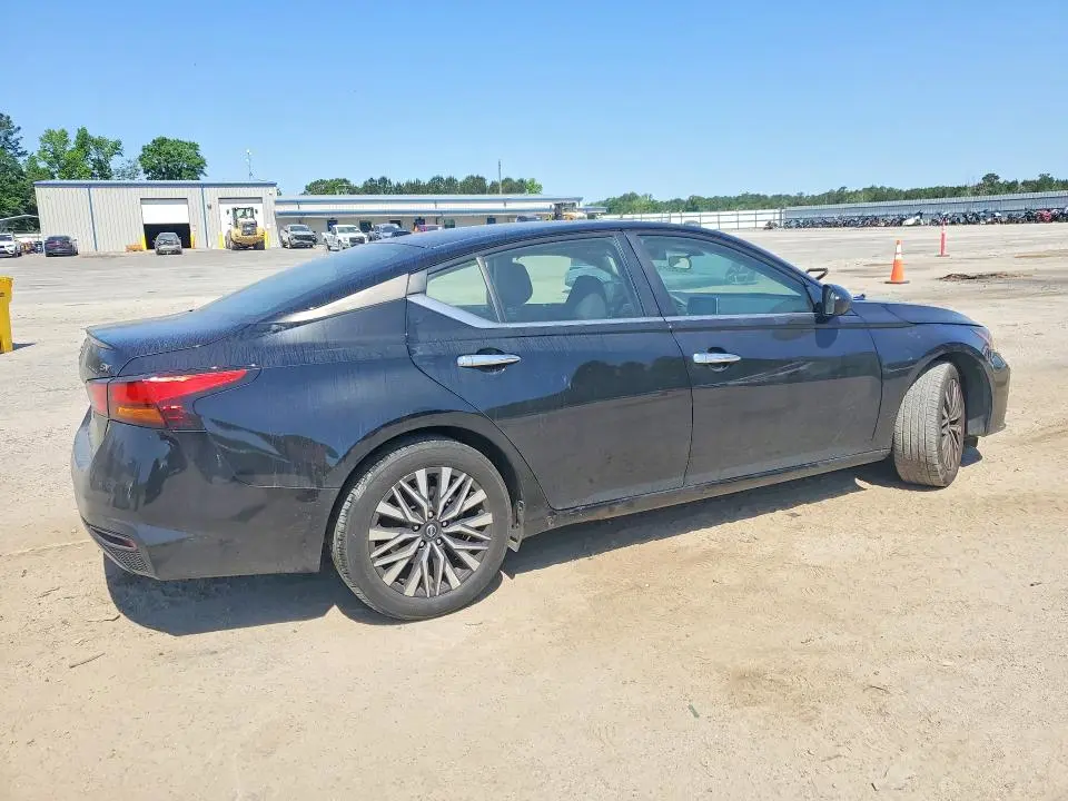 2024 NISSAN ALTIMA SV  