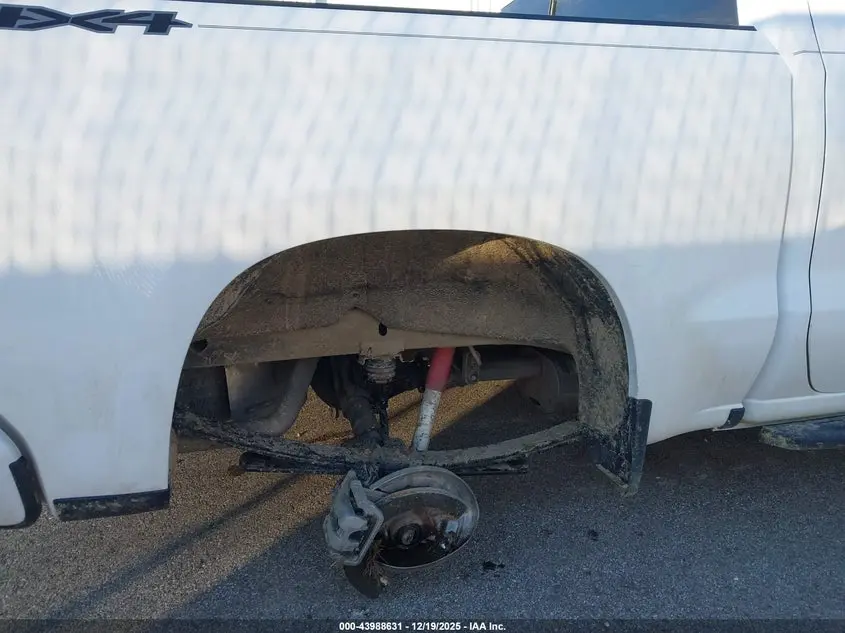 2024 CHEVROLET SILVERADO 1500 4WD  SHORT BED RST