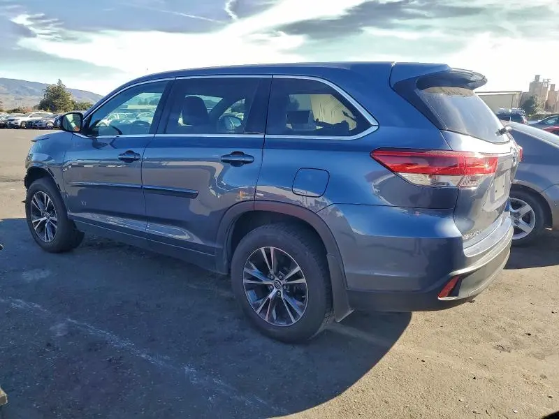 2019 TOYOTA HIGHLANDER LE  