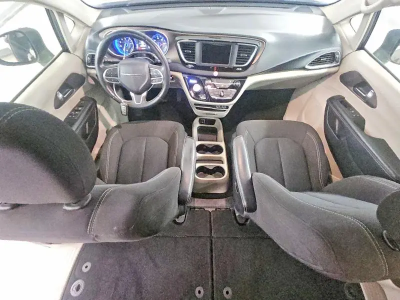 2022 CHRYSLER VOYAGER LX  
