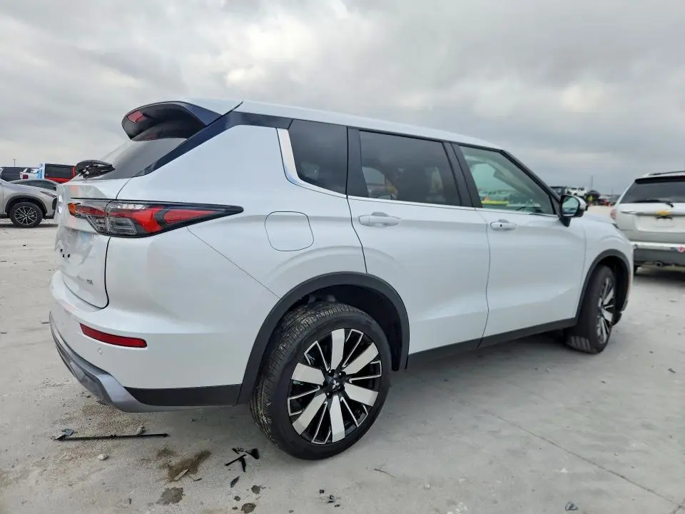 2025 MITSUBISHI OUTLANDER SE  