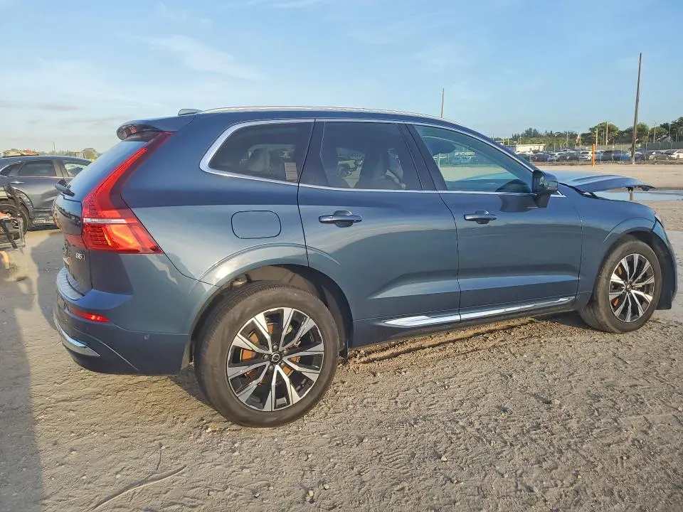 2023 VOLVO XC60 PLUS  