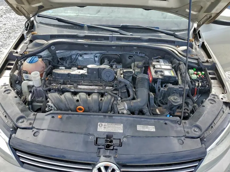 2013 VOLKSWAGEN JETTA SE  