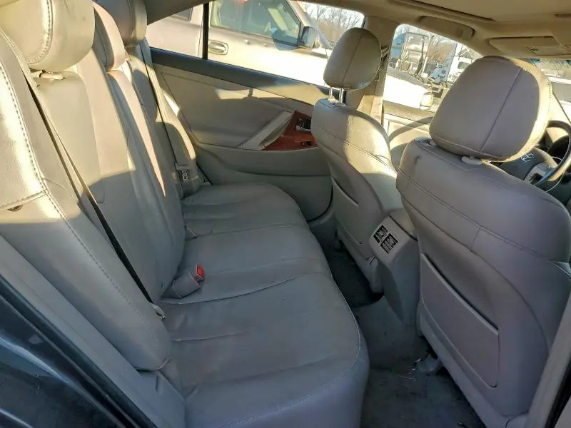 2011 TOYOTA CAMRY SE  