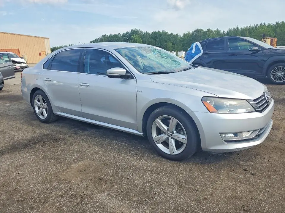 2015 VOLKSWAGEN PASSAT S  