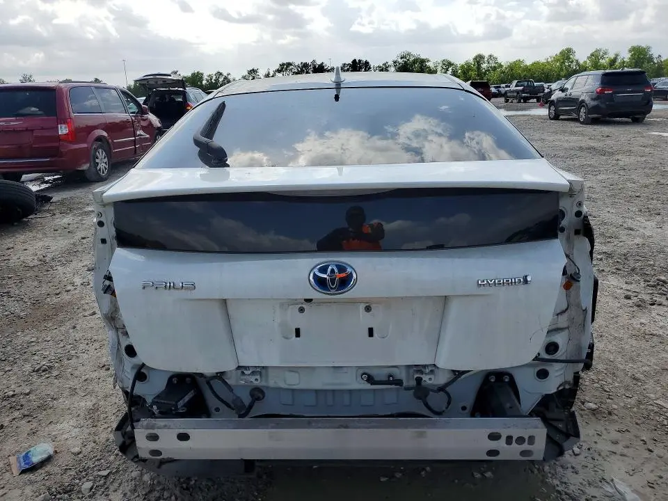 2018 TOYOTA PRIUS THREE  