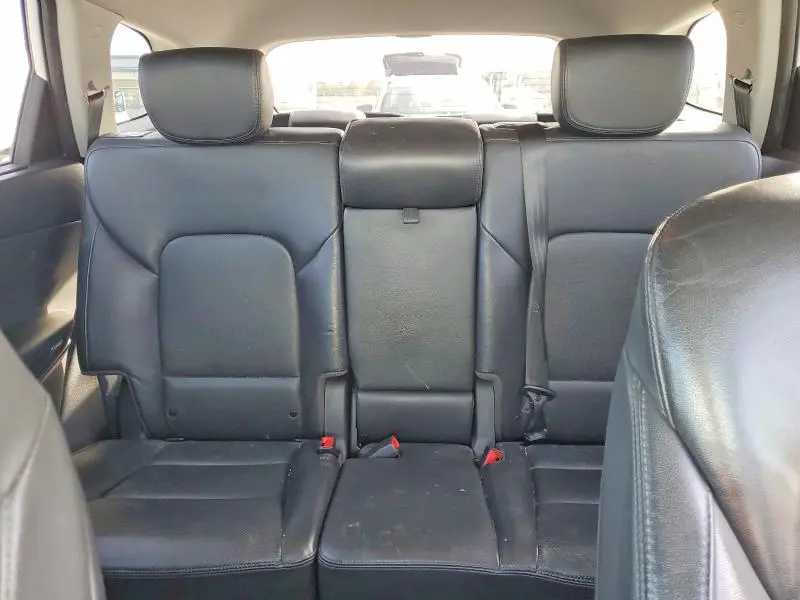 2018 HYUNDAI SANTA FE SE  