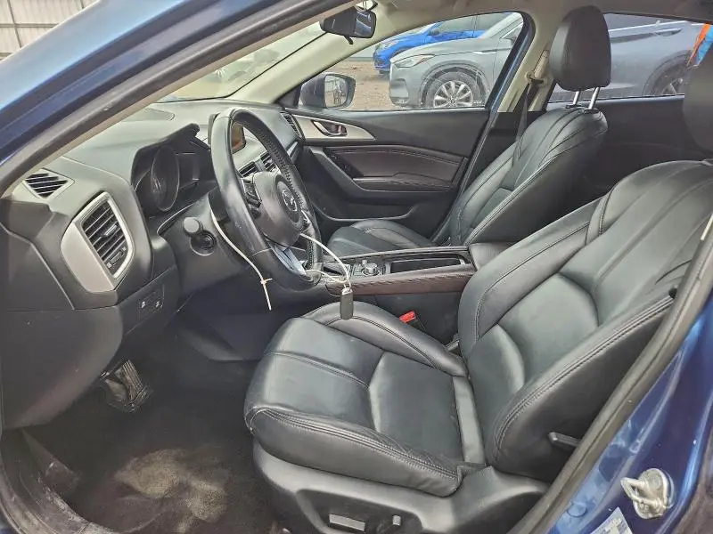 2018 MAZDA 3 TOURING  