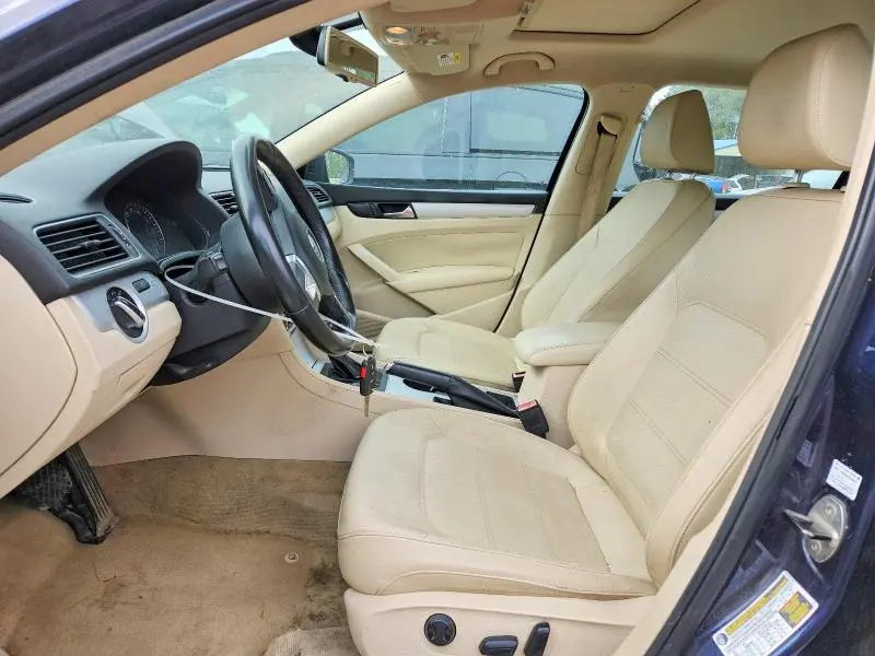 2013 VOLKSWAGEN PASSAT SE  