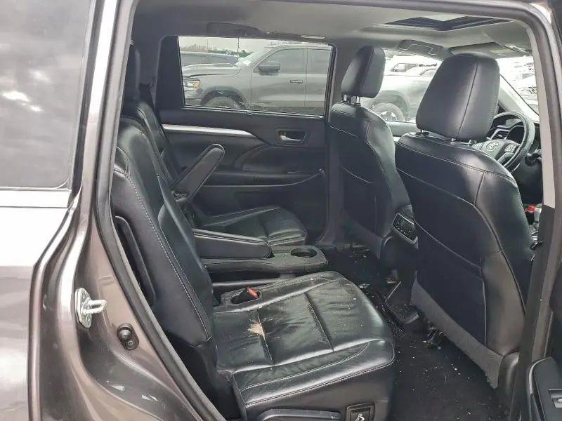 2016 TOYOTA HIGHLANDER XLE  