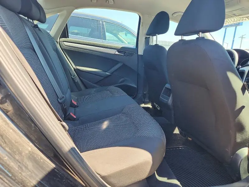 2016 VOLKSWAGEN PASSAT S  