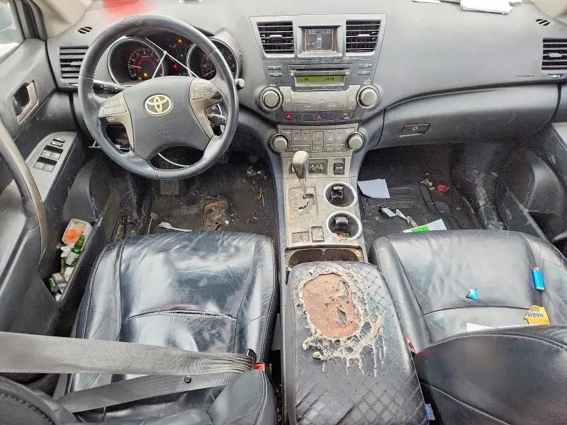 2010 TOYOTA HIGHLANDER SE  