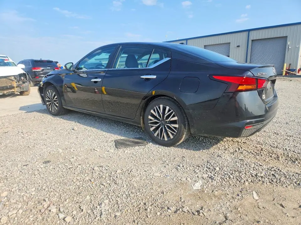 2024 NISSAN ALTIMA SV  