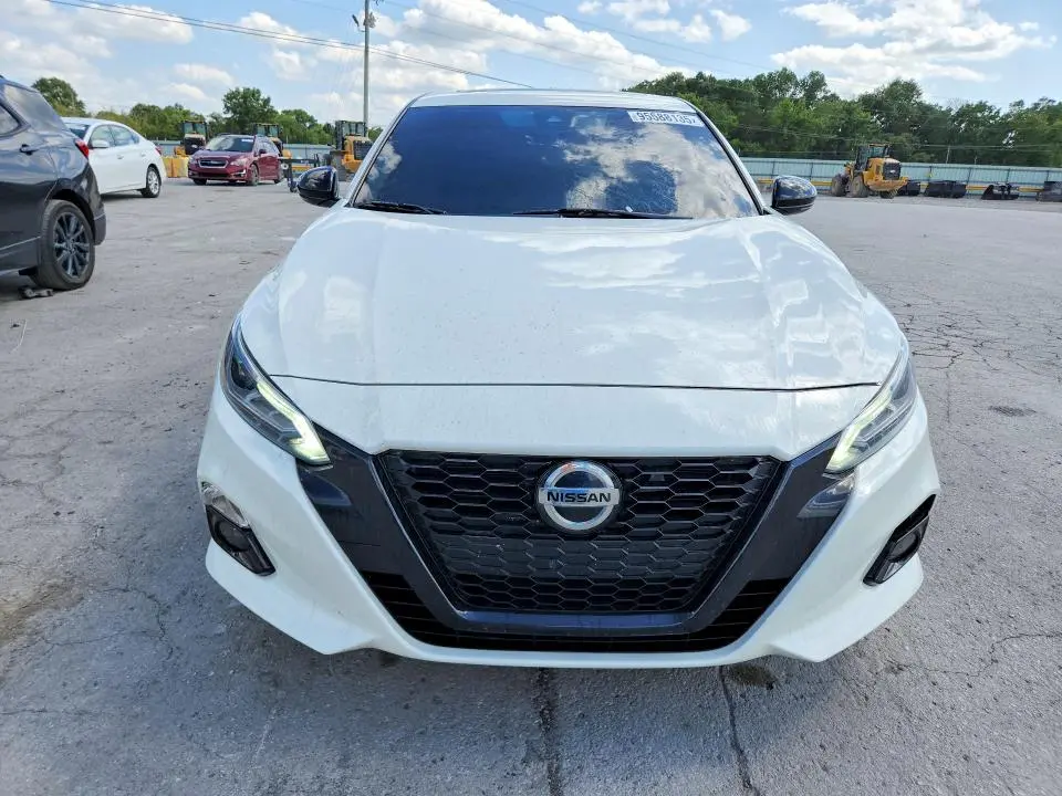 2022 NISSAN ALTIMA SR  