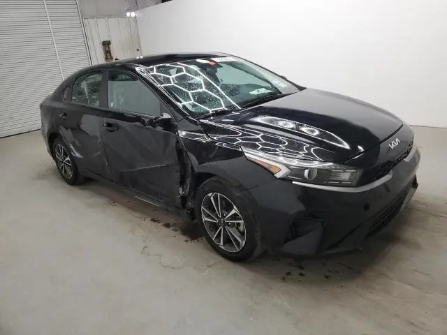 2023 KIA FORTE LX  