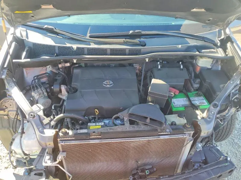 2015 TOYOTA SIENNA XLE 8-PASSENGER  