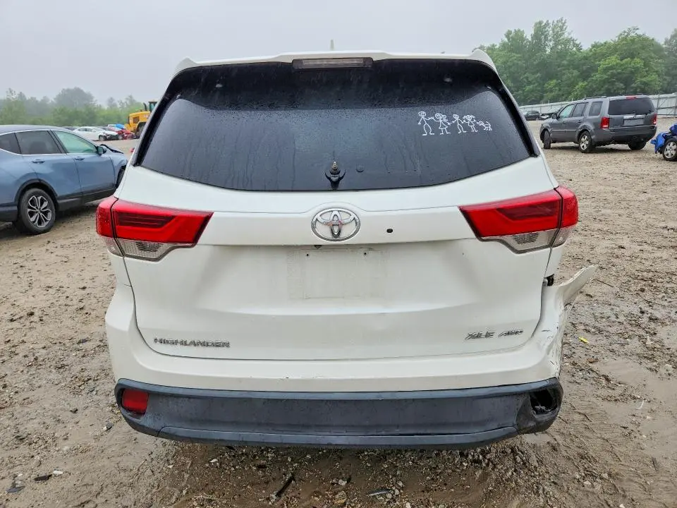 2018 TOYOTA HIGHLANDER XLE  