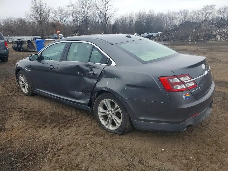 2015 FORD TAURUS SE  