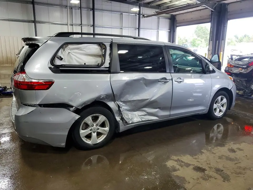 2015 TOYOTA SIENNA LE  