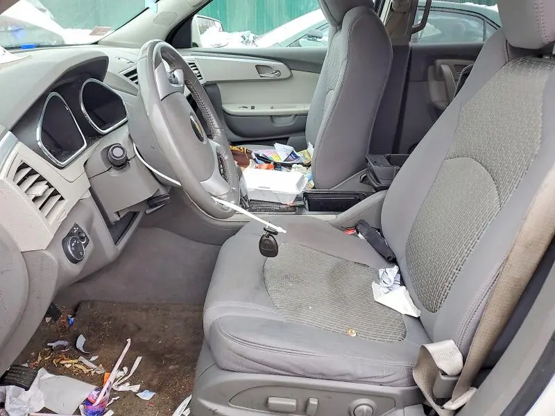 2010 CHEVROLET TRAVERSE LT  