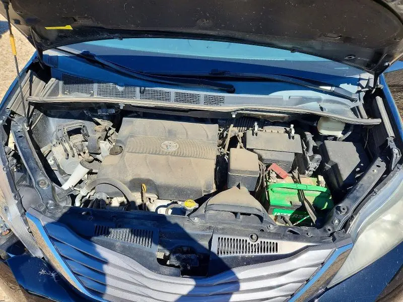 2015 TOYOTA SIENNA XLE 8-PASSENGER  