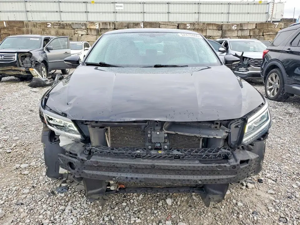 2016 VOLKSWAGEN PASSAT SE  