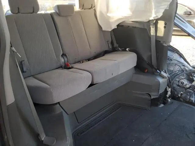 2017 TOYOTA SIENNA LE  