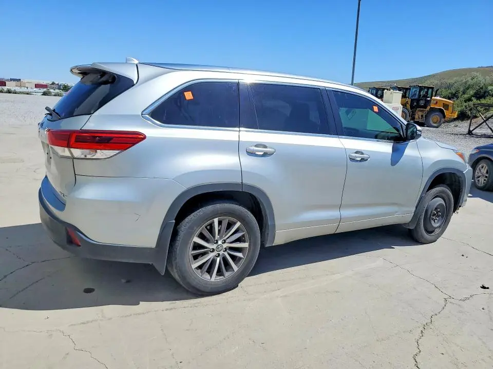 2017 TOYOTA HIGHLANDER XLE  