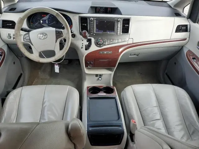 2011 TOYOTA SIENNA XLE  