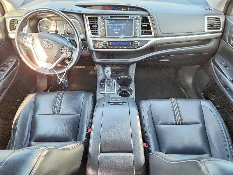 2018 TOYOTA HIGHLANDER SE  