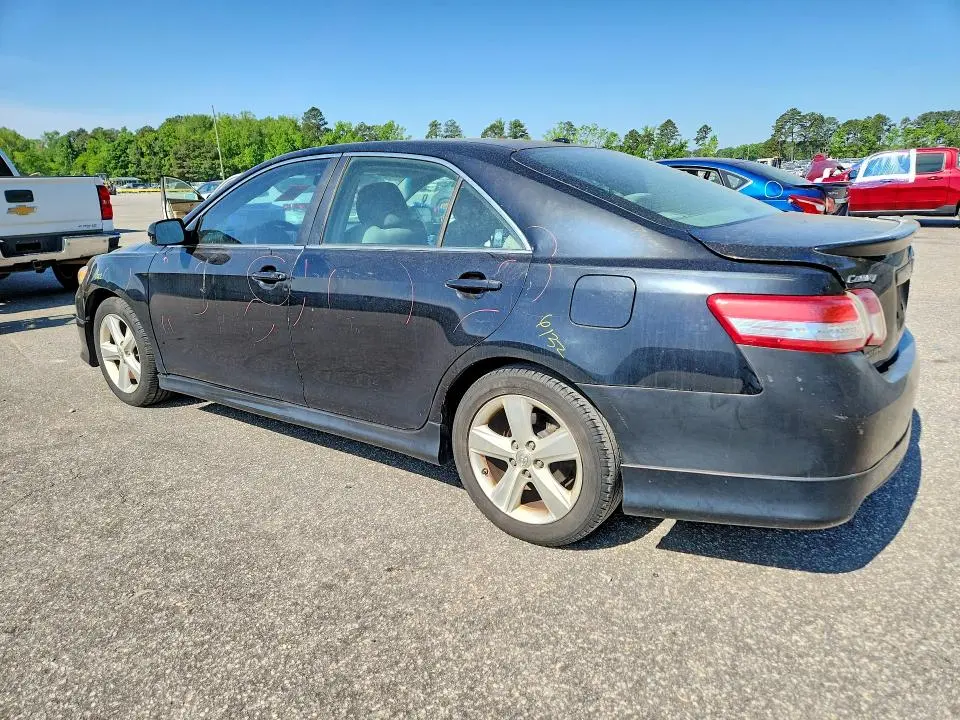 2011 TOYOTA CAMRY SE  