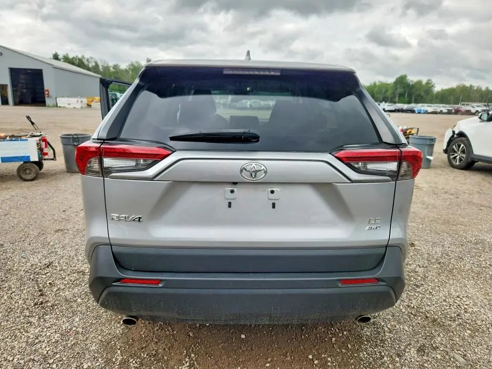 2022 TOYOTA RAV4 LE  