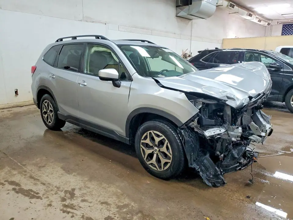 2022 SUBARU FORESTER PREMIUM  