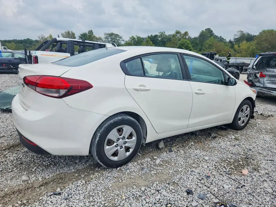 2018 KIA FORTE LX  