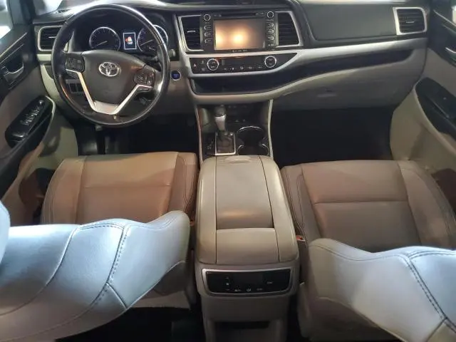 2017 TOYOTA HIGHLANDER SE  