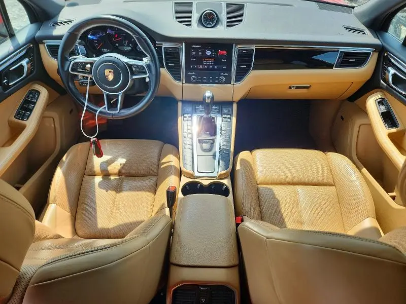 2018 PORSCHE MACAN   