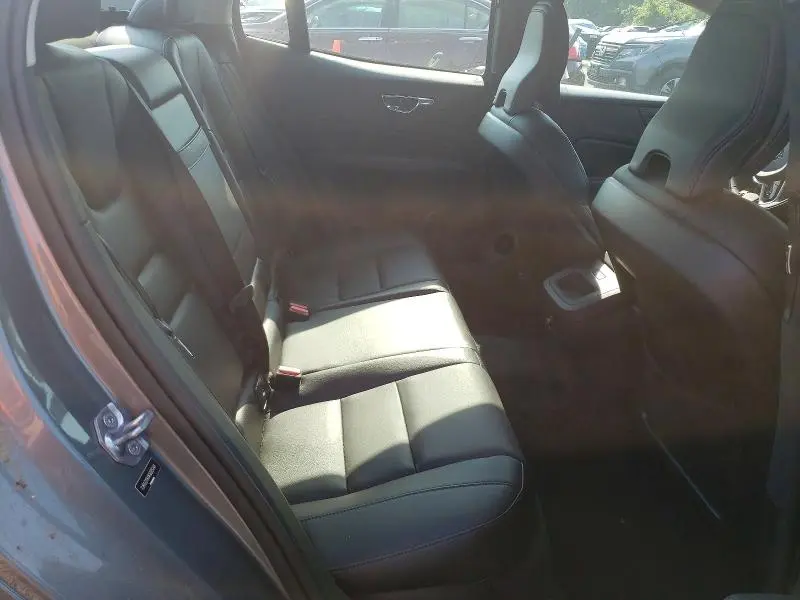 2019 VOLVO S60 T6 MOMENTUM  