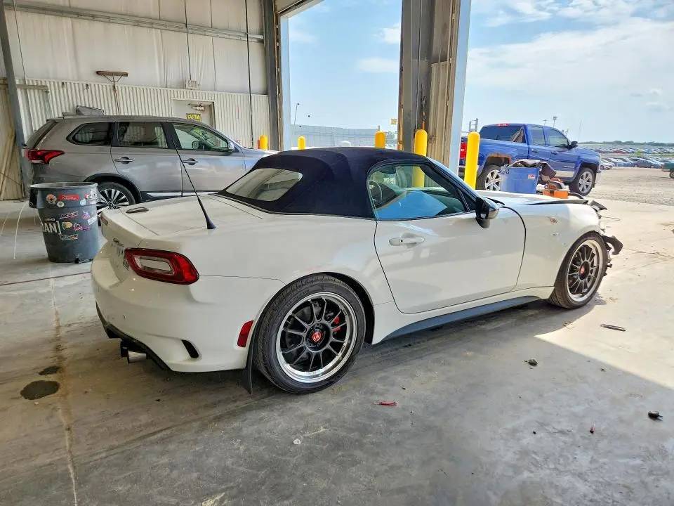 2017 FIAT 124 SPIDER CLASSICA  