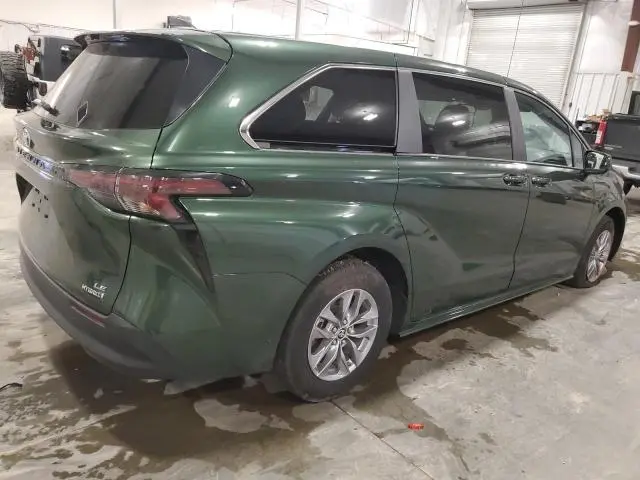 2024 TOYOTA SIENNA LE  
