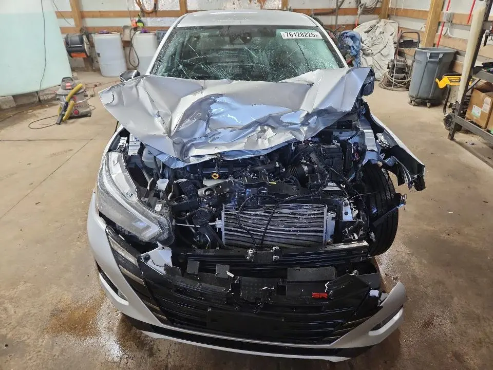 2024 NISSAN VERSA SR  