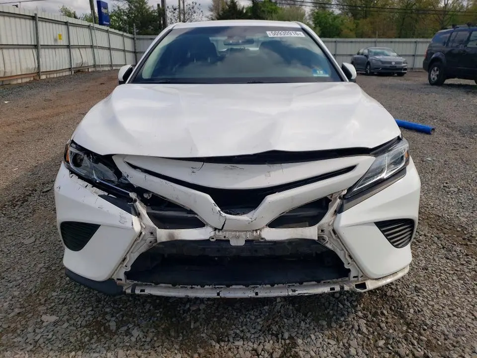 2018 TOYOTA CAMRY SE  