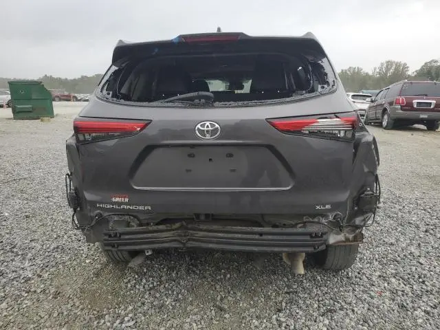 2022 TOYOTA HIGHLANDER XLE  