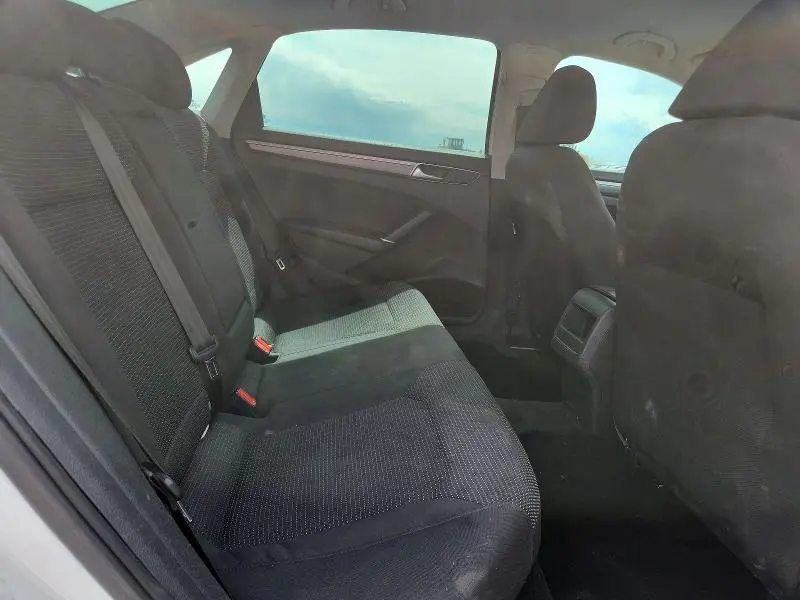 2016 VOLKSWAGEN PASSAT S  