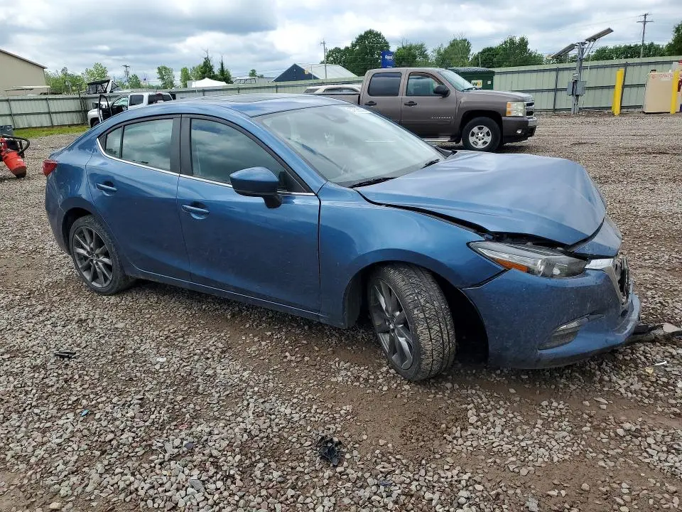 2018 MAZDA 3 TOURING  