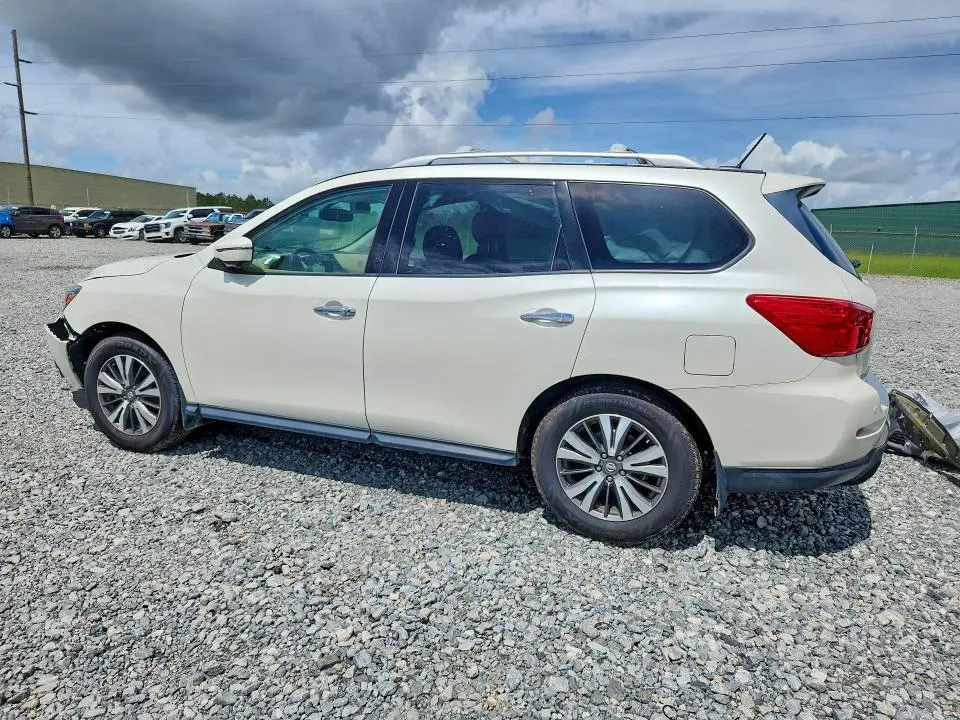 2017 NISSAN PATHFINDER SL  