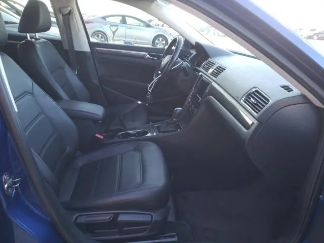 2017 VOLKSWAGEN PASSAT SE