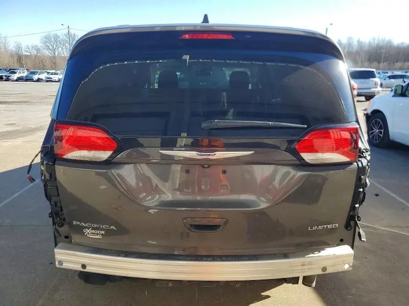 2017 CHRYSLER PACIFICA LIMITED  