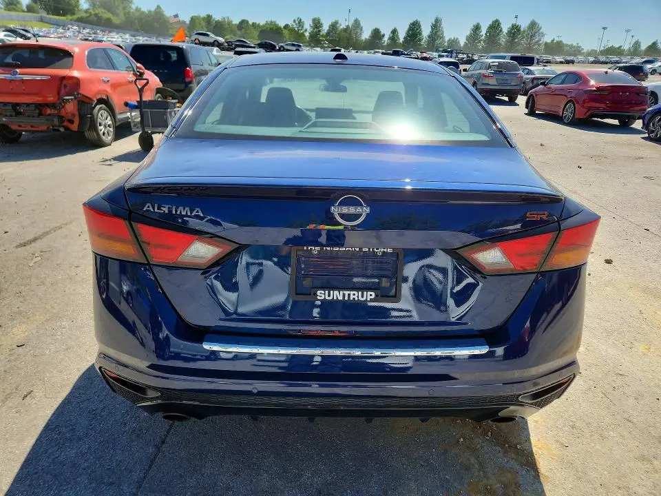 2023 NISSAN ALTIMA SR  